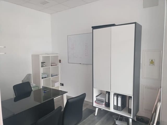 Kommersiell til leie i Armilla - € 2 500 (Ref: 9836936)