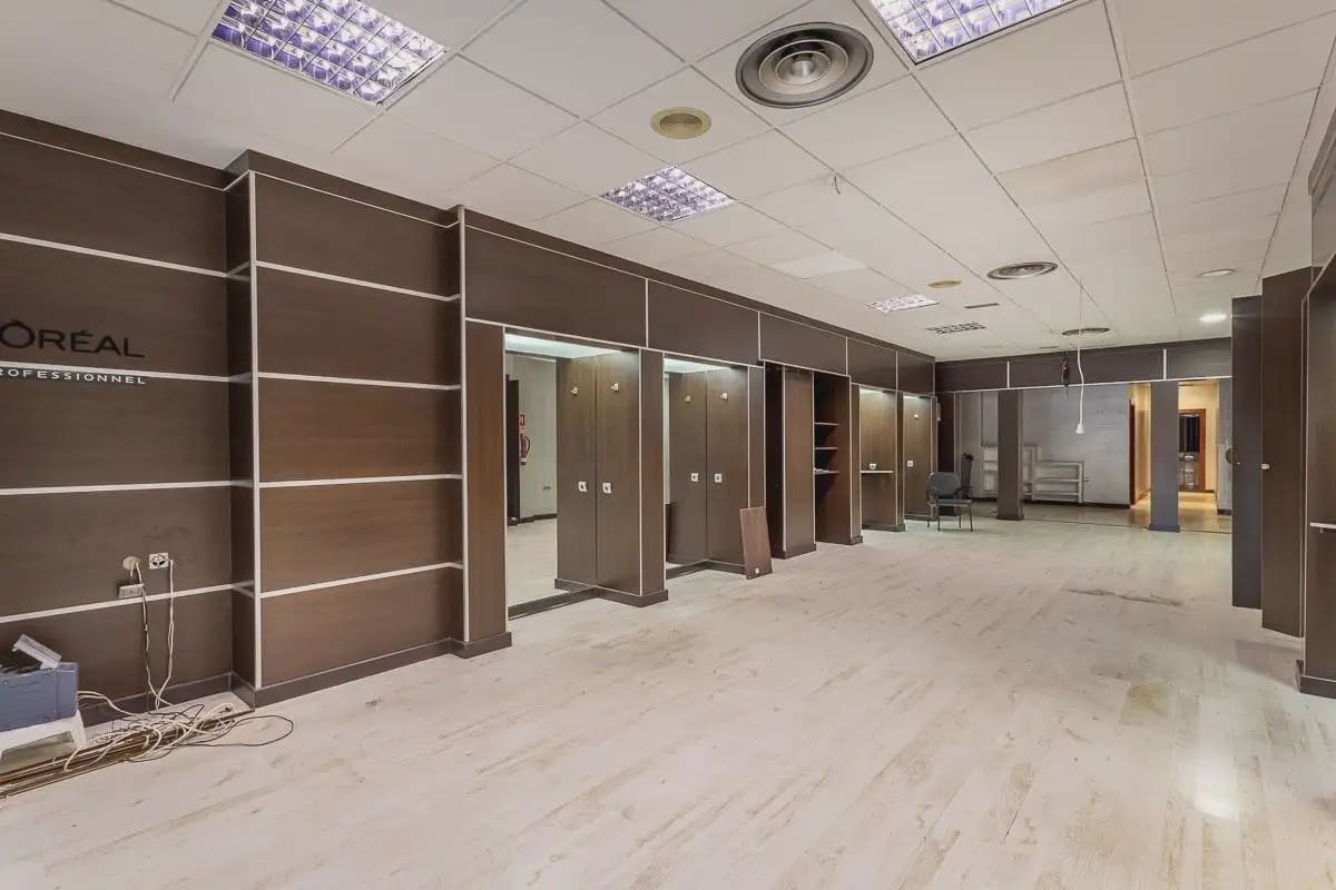 Local Comercial en Granada ciudad en venta - 395.000 € (Ref: 9836938)