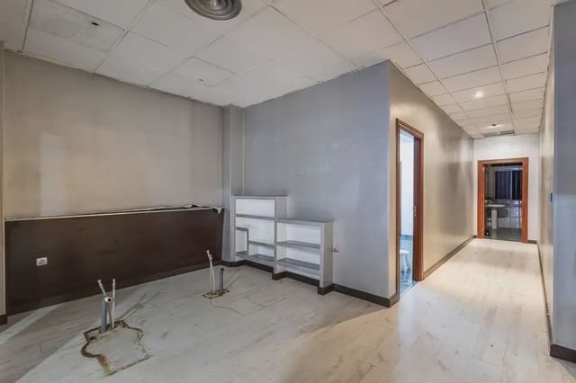 Local Comercial en Pajaritos - Plaza de Toros, Granada ciudad en venta - 395.000 € (Ref: 9836938)