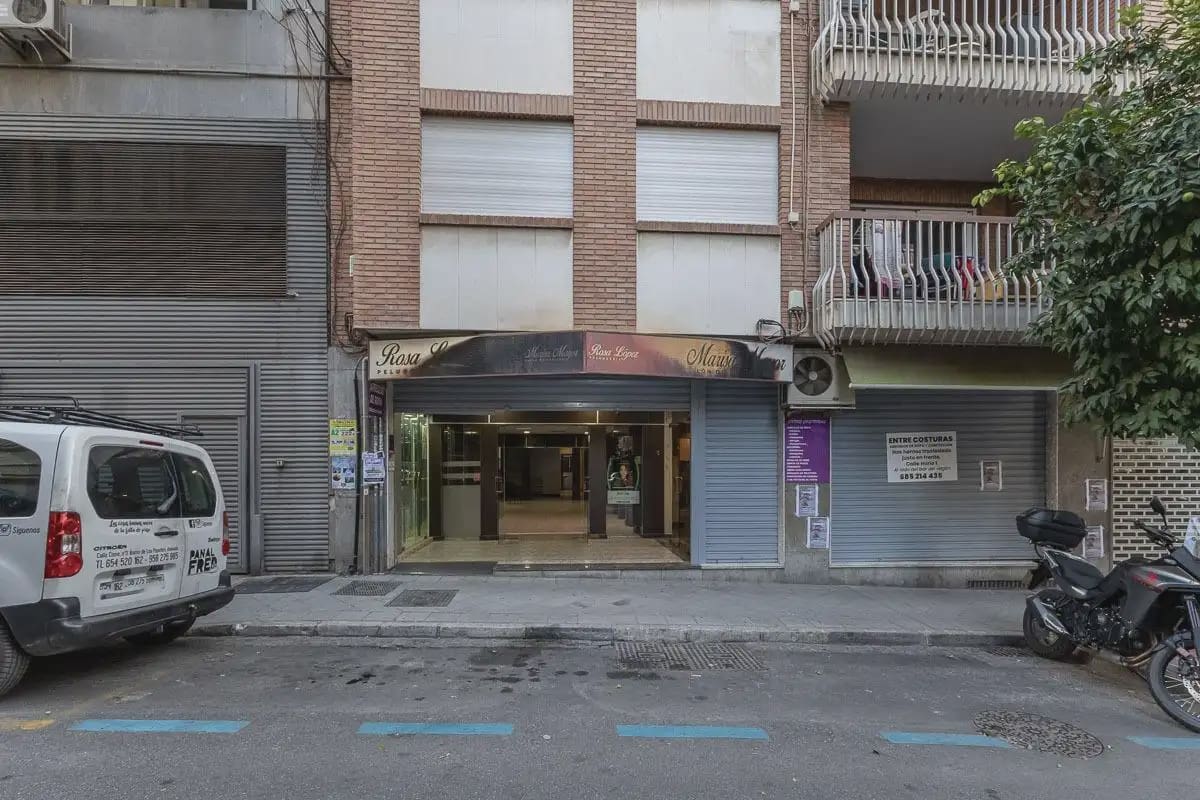 Local Comercial en Granada ciudad en venta - 395.000 € (Ref: 9836938)