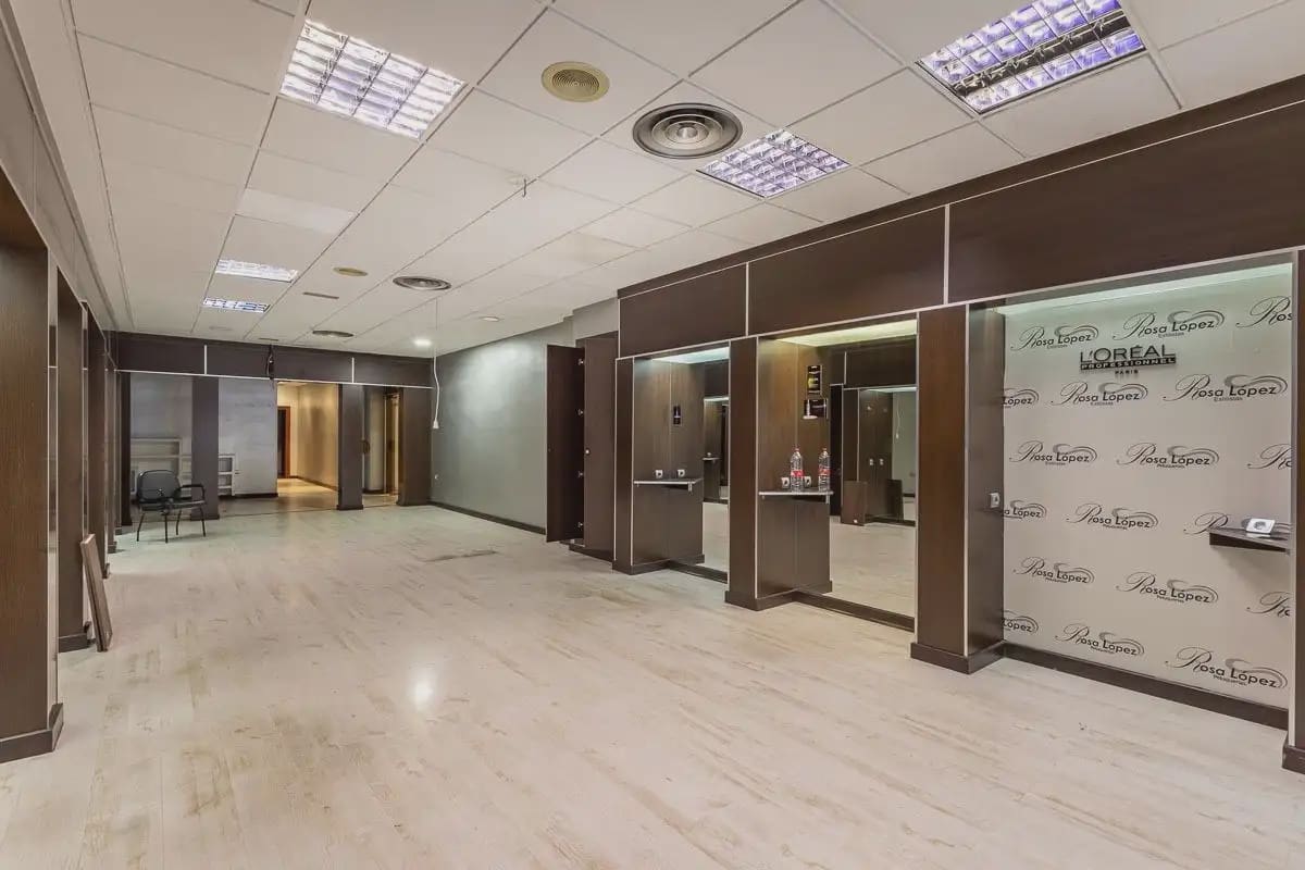 Local Comercial en Granada ciudad en venta - 395.000 € (Ref: 9836938)