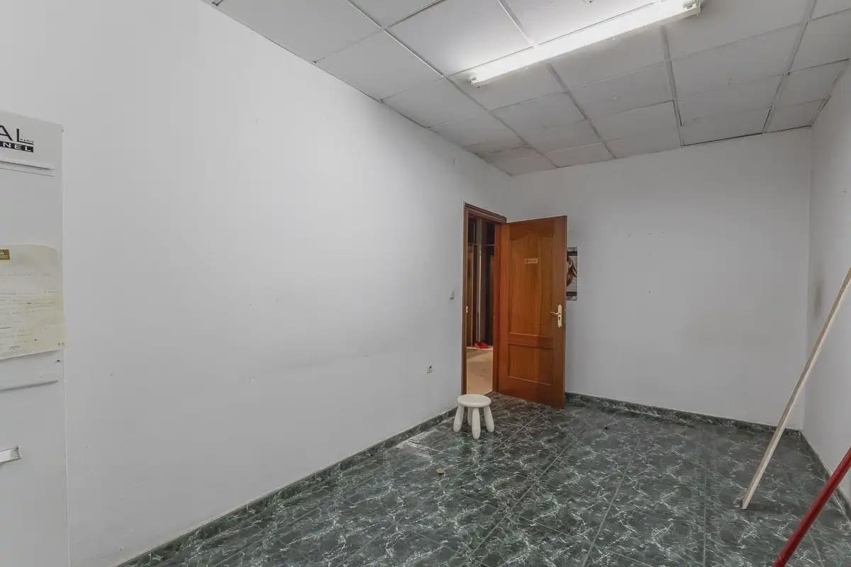 Local Comercial en Granada ciudad en venta - 395.000 € (Ref: 9836938)
