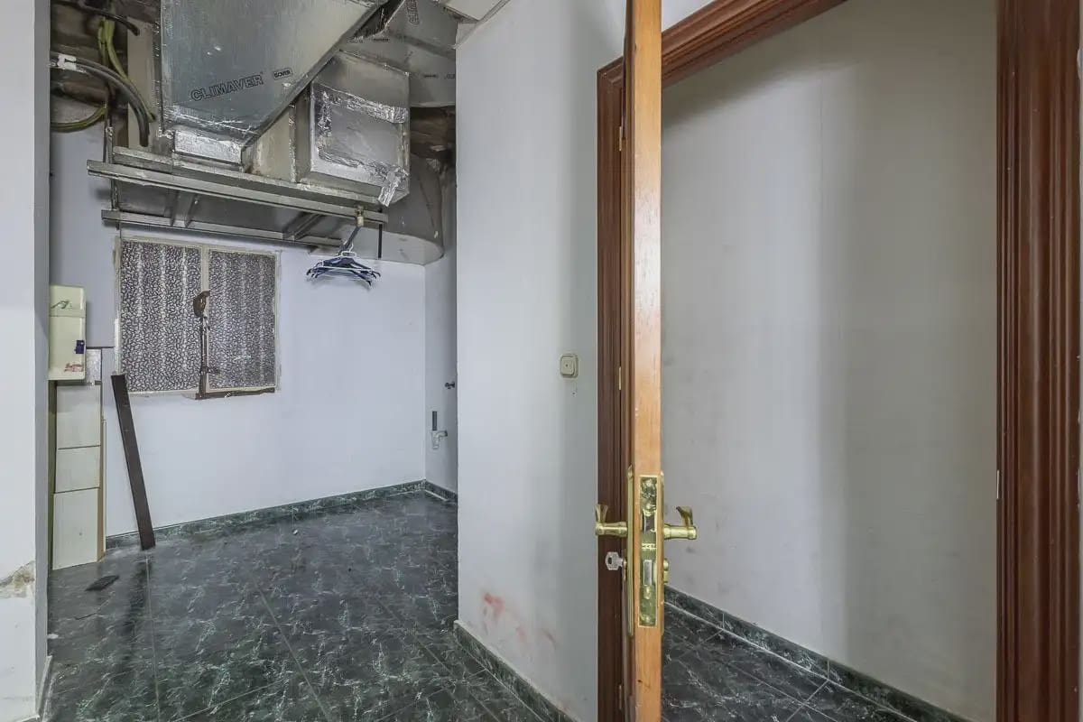 Local Comercial en Granada ciudad en venta - 395.000 € (Ref: 9836938)
