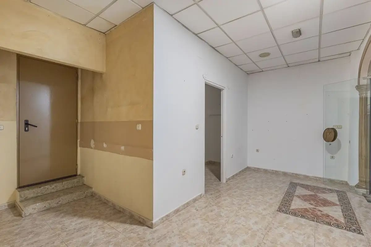 Local Comercial en Granada ciudad en venta - 395.000 € (Ref: 9836938)