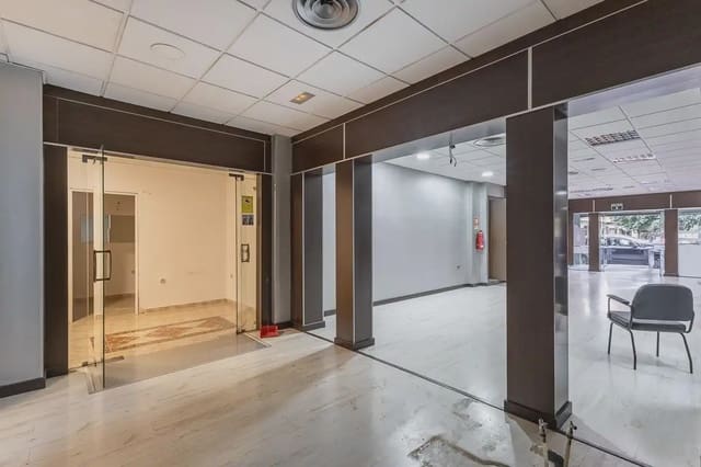Local Comercial en Pajaritos - Plaza de Toros, Granada ciudad en venta - 395.000 € (Ref: 9836938)