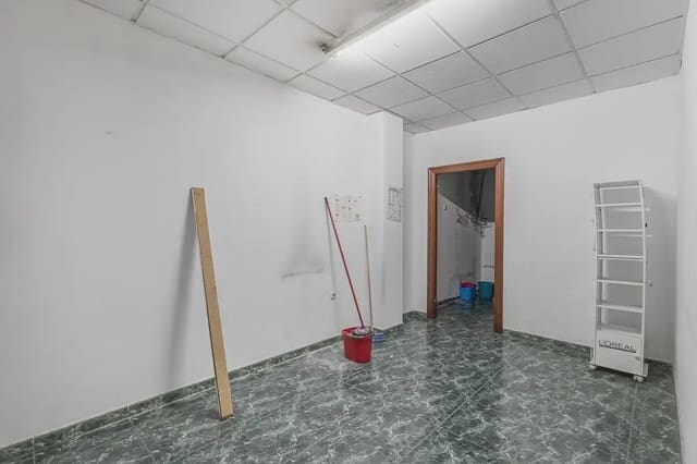 Local Comercial en Pajaritos - Plaza de Toros, Granada ciudad en venta - 395.000 € (Ref: 9836938)