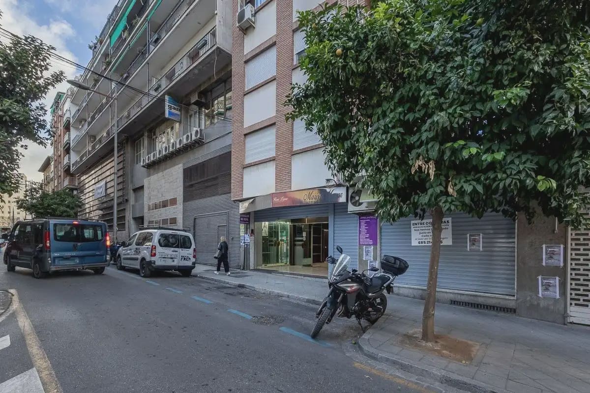 Local Comercial en Granada ciudad en venta - 395.000 € (Ref: 9836938)