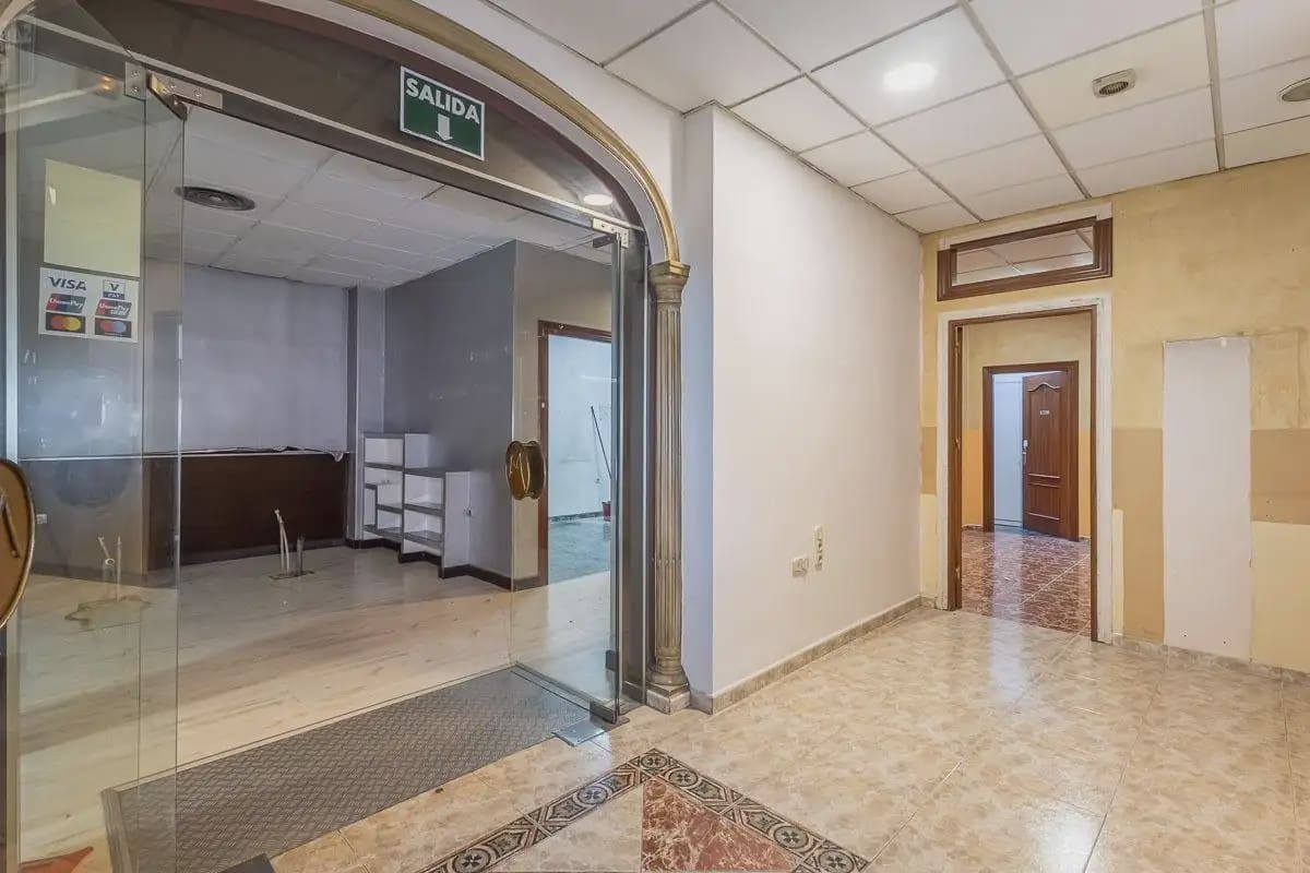 Local Comercial en Granada ciudad en venta - 395.000 € (Ref: 9836938)