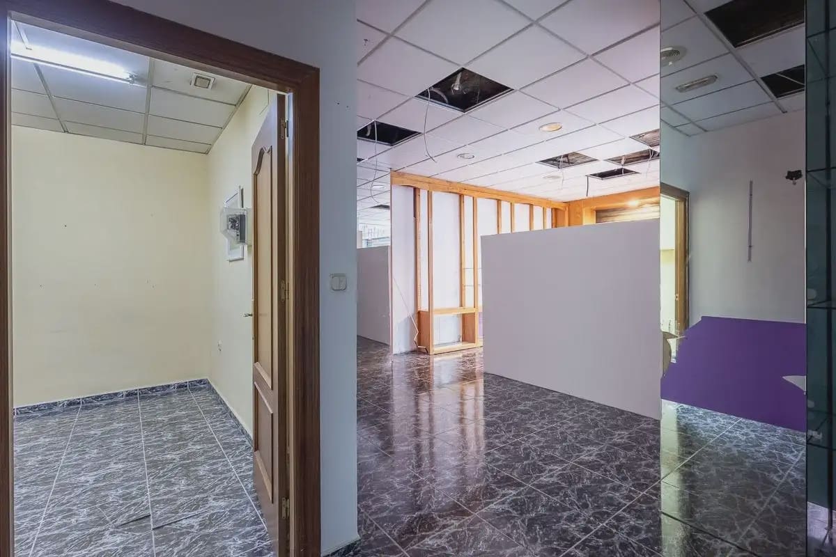 Local Comercial en Granada ciudad en venta - 395.000 € (Ref: 9836938)