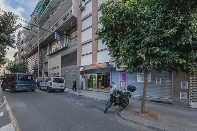 Local Comercial en Pajaritos - Plaza de Toros, Granada ciudad en venta - 395.000 € (Ref: 9836938)