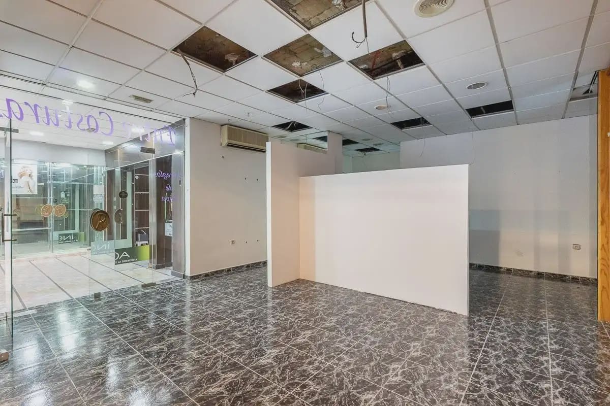 Local Comercial en Granada ciudad en venta - 395.000 € (Ref: 9836938)