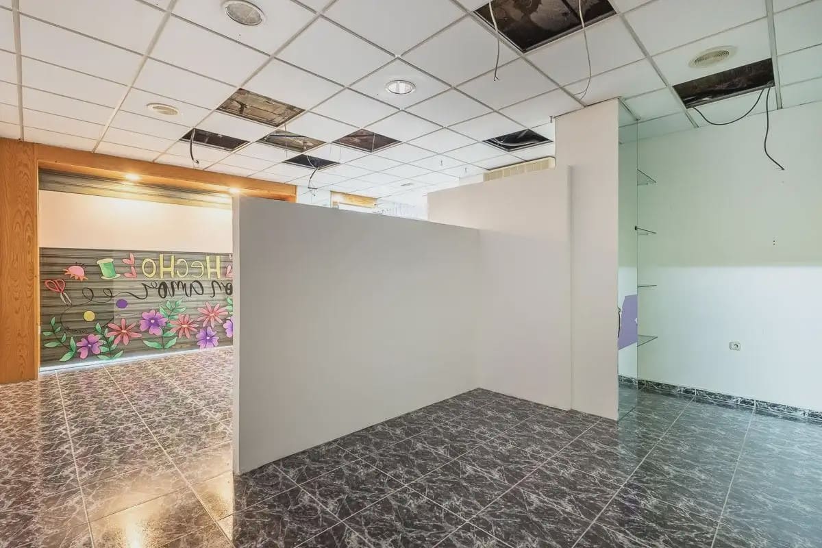 Local Comercial en Granada ciudad en venta - 395.000 € (Ref: 9836938)
