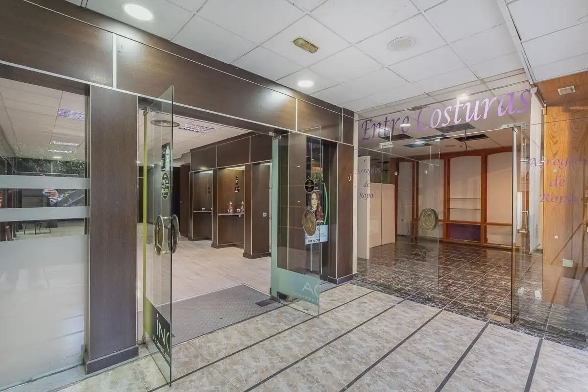 Local Comercial en Granada ciudad en venta - 395.000 € (Ref: 9836938)