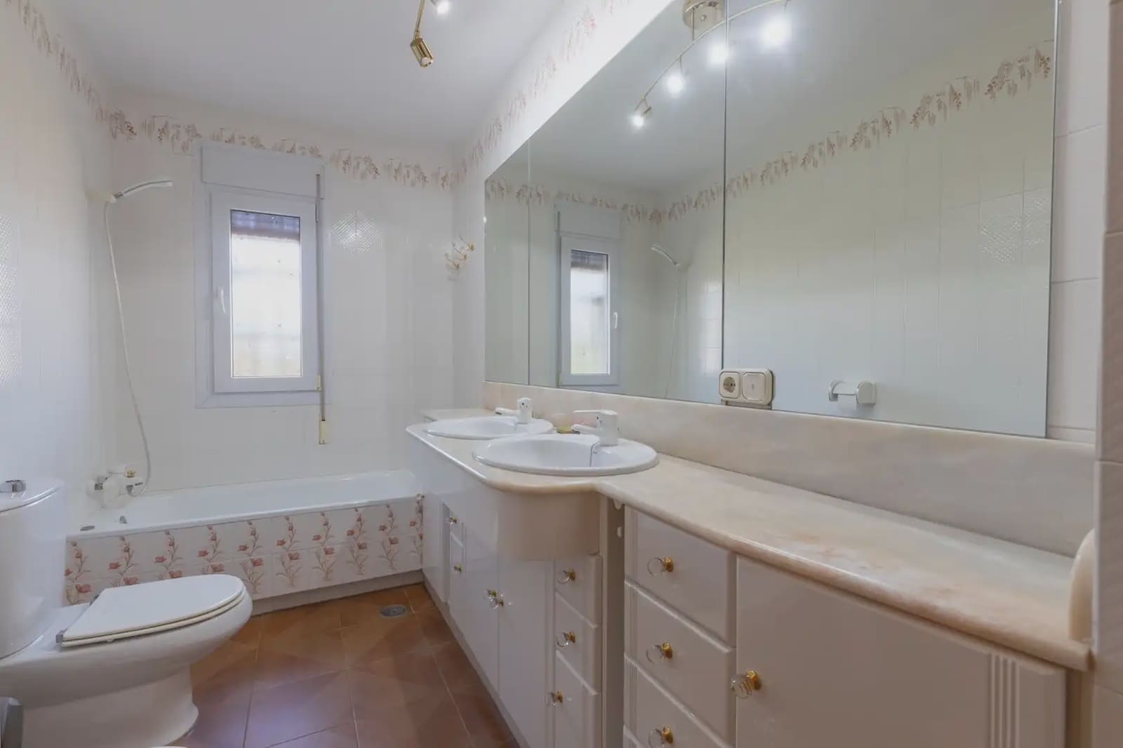 Moradia para venda em Las Gabias com piscina garagem - 575 000 € (Ref: 9836942)