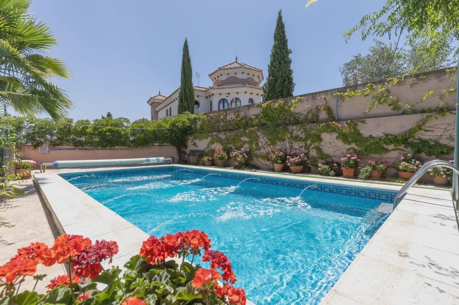 Moradia para venda em Las Gabias com piscina garagem - 575 000 € (Ref: 9836942)
