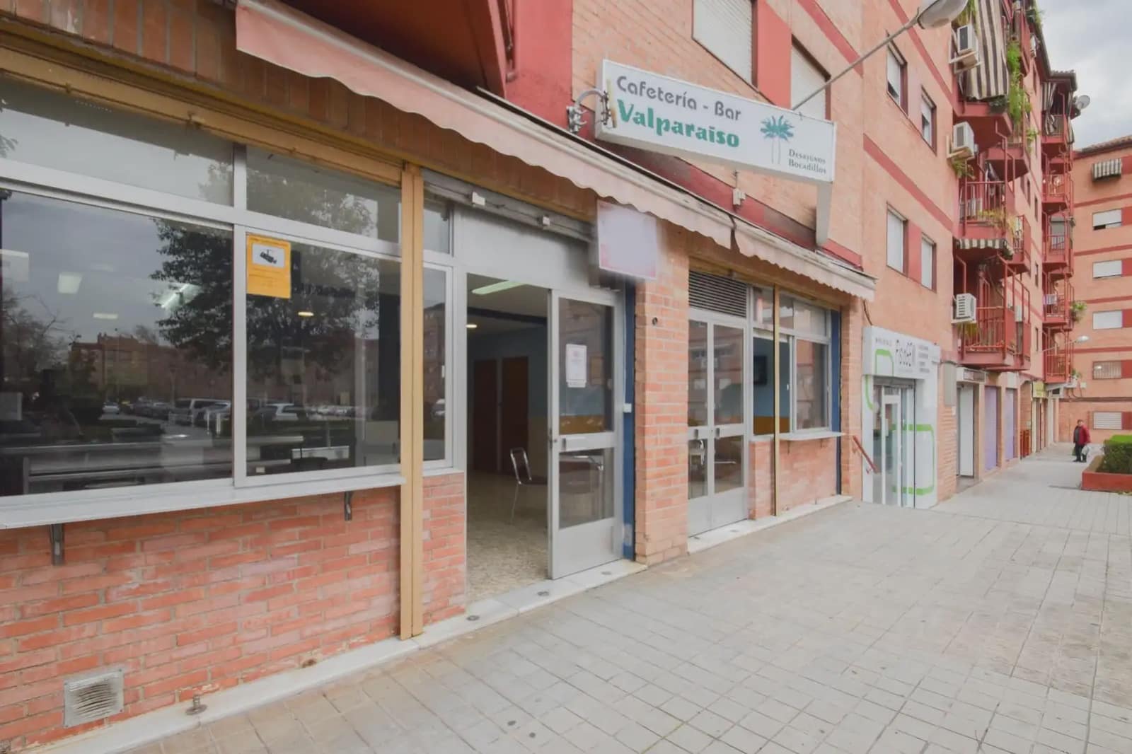 Local Comercial en Granada ciudad en venta - 170.000 € (Ref: 9836943)