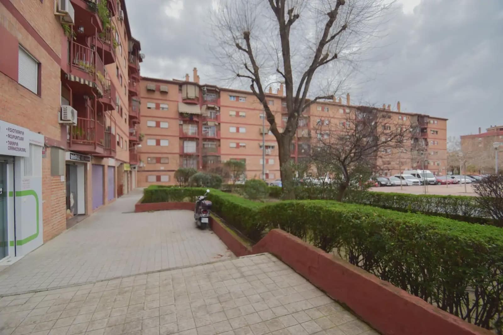 Local Comercial en Granada ciudad en venta - 170.000 € (Ref: 9836943)