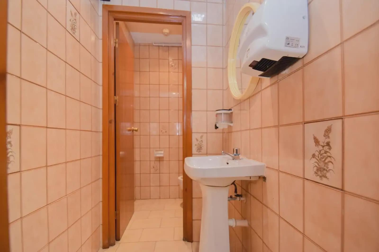 Local Comercial en Granada ciudad en venta - 170.000 € (Ref: 9836943)