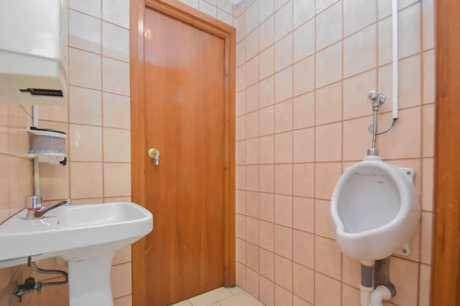 Local Comercial en Granada ciudad en venta - 170.000 € (Ref: 9836943)