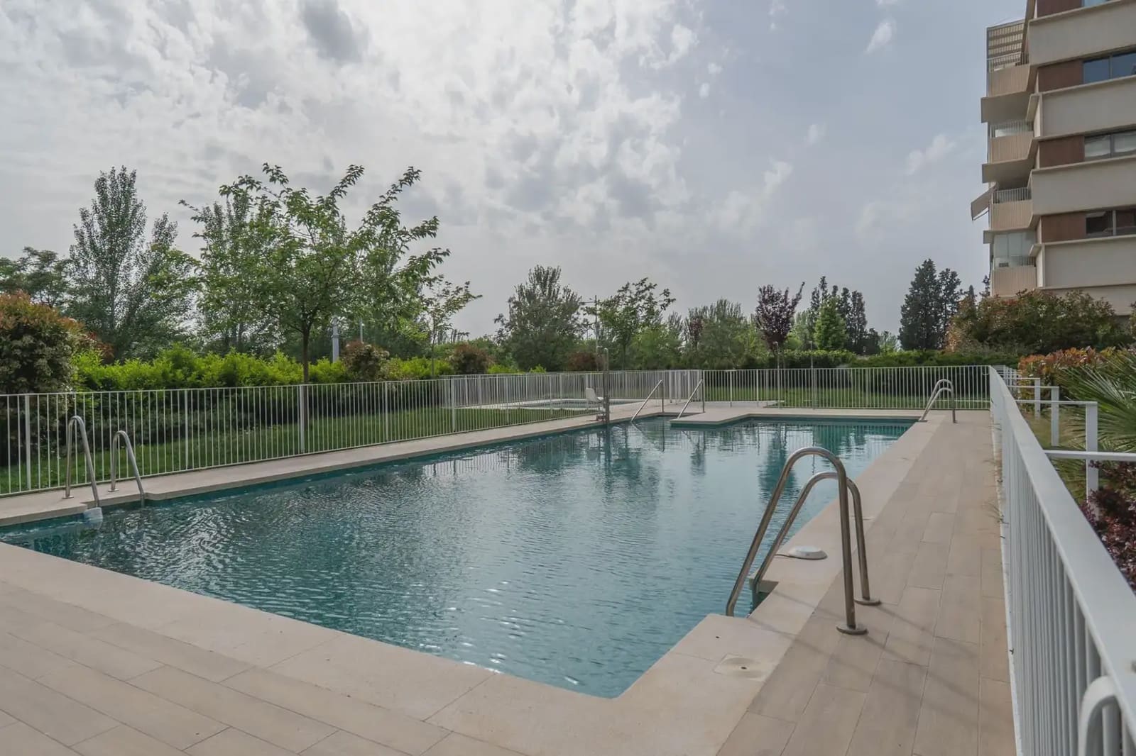 Wohnung zu verkaufen in Granada Stadt mit Pool Garage - 395.000 € (Ref: 9836952)