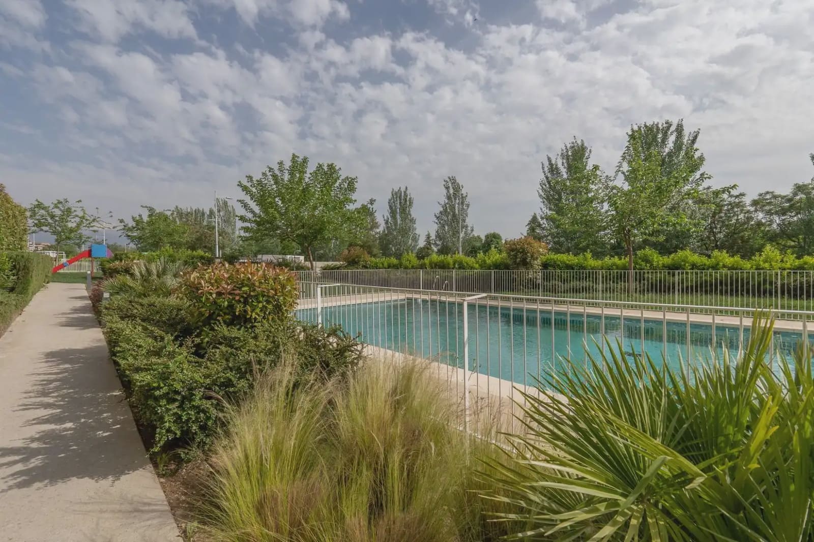 Wohnung zu verkaufen in Granada Stadt mit Pool Garage - 395.000 € (Ref: 9836952)