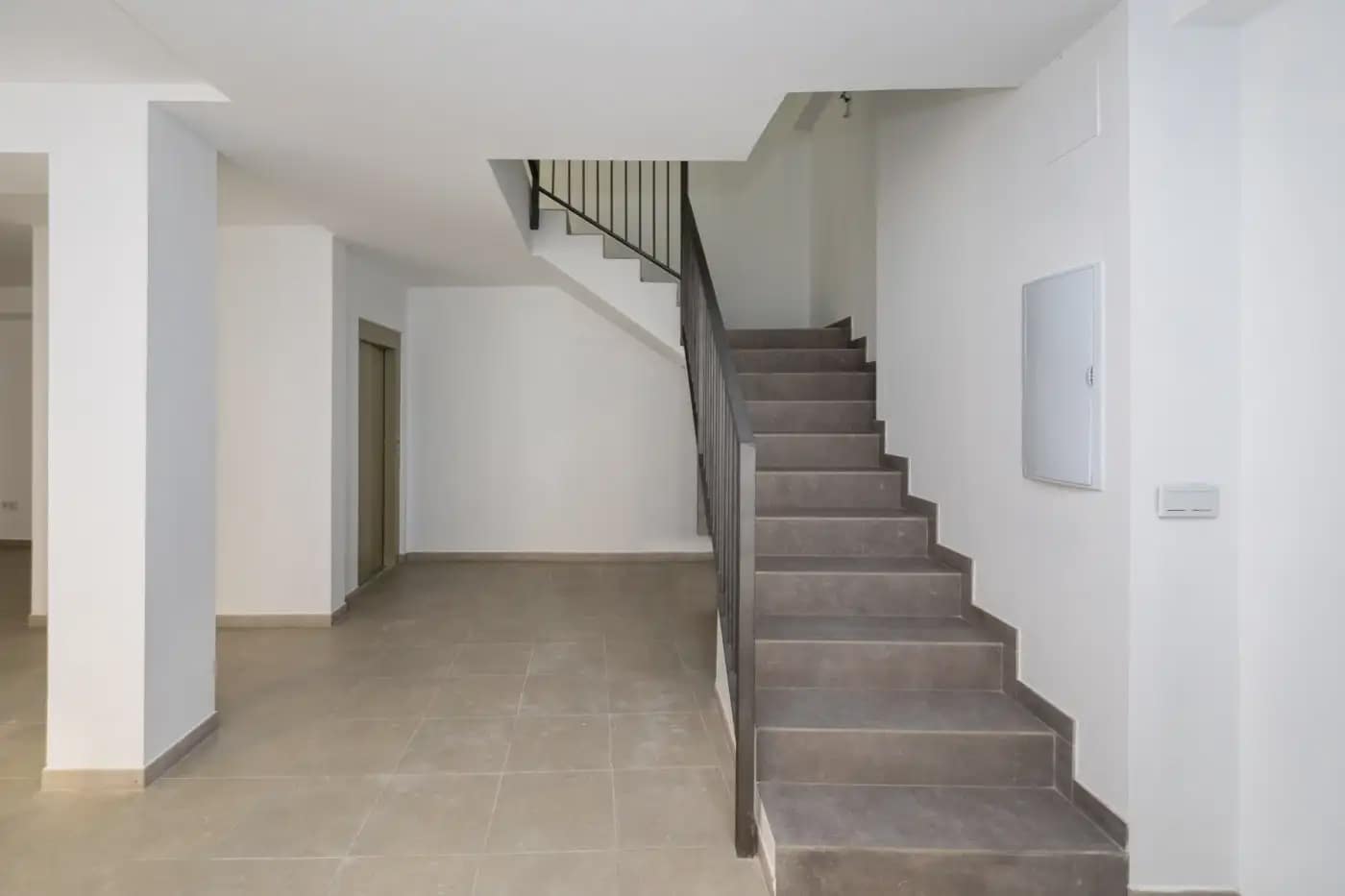 Erhverv til salg i Granada by - € 1.200.000 (Ref: 9836955)