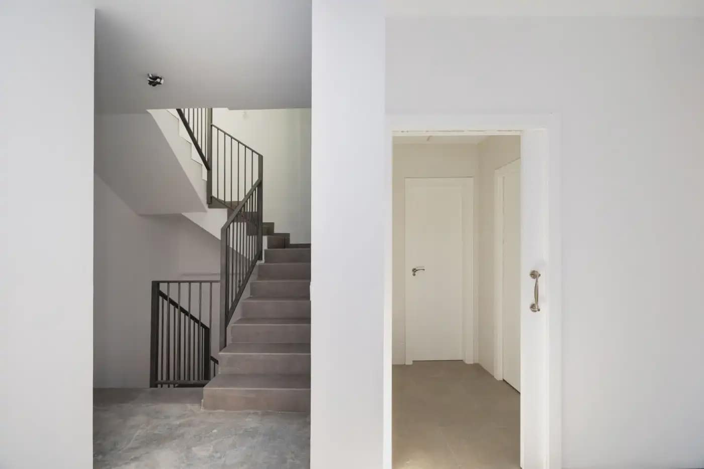 Erhverv til salg i Granada by - € 1.200.000 (Ref: 9836955)