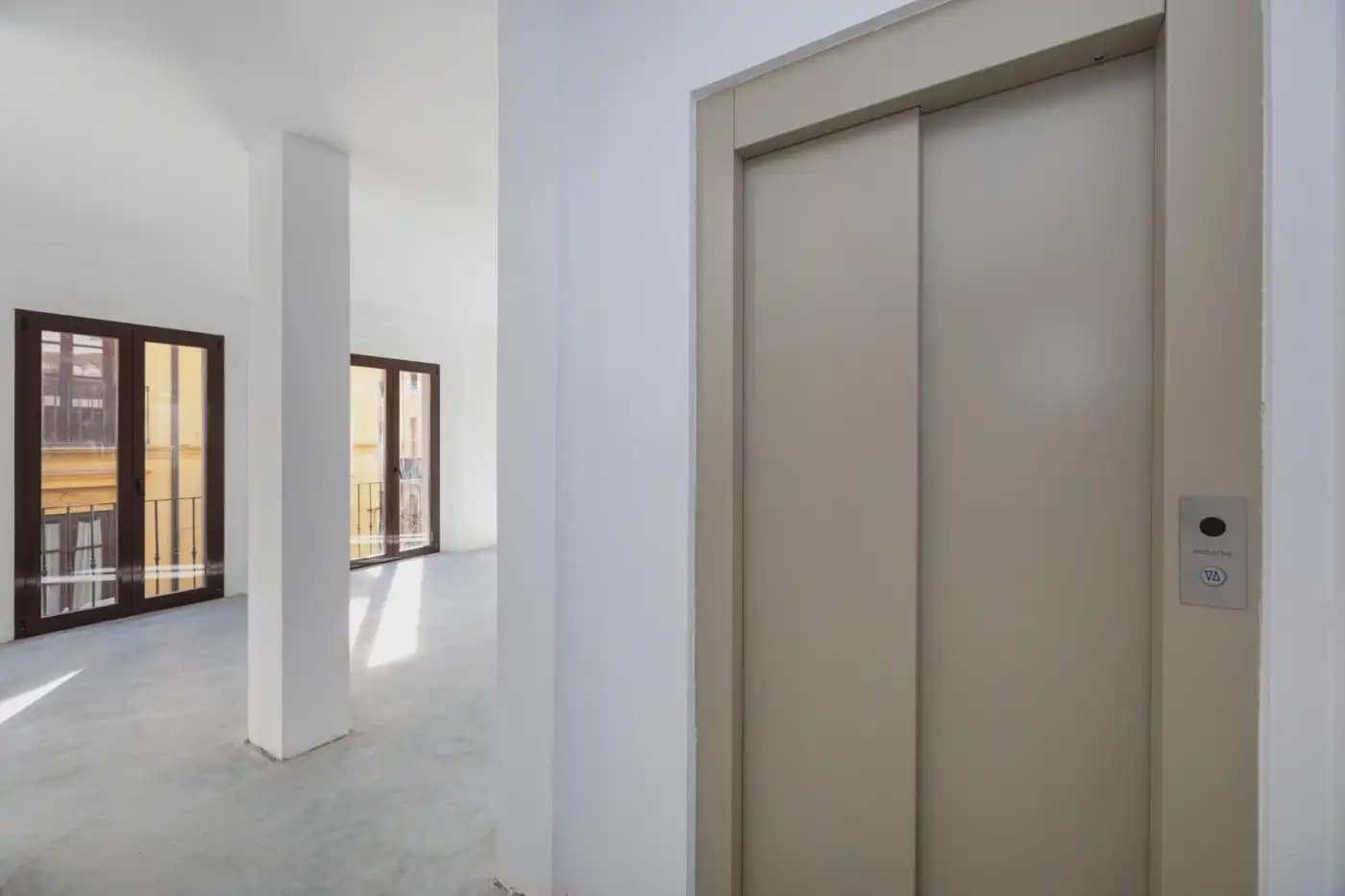Erhverv til salg i Granada by - € 1.200.000 (Ref: 9836955)