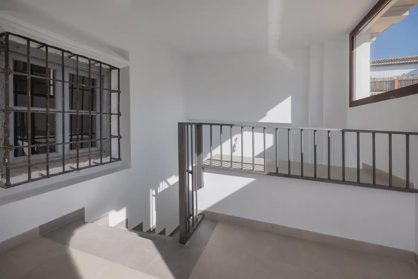 Erhverv til salg i Granada by - € 1.200.000 (Ref: 9836955)