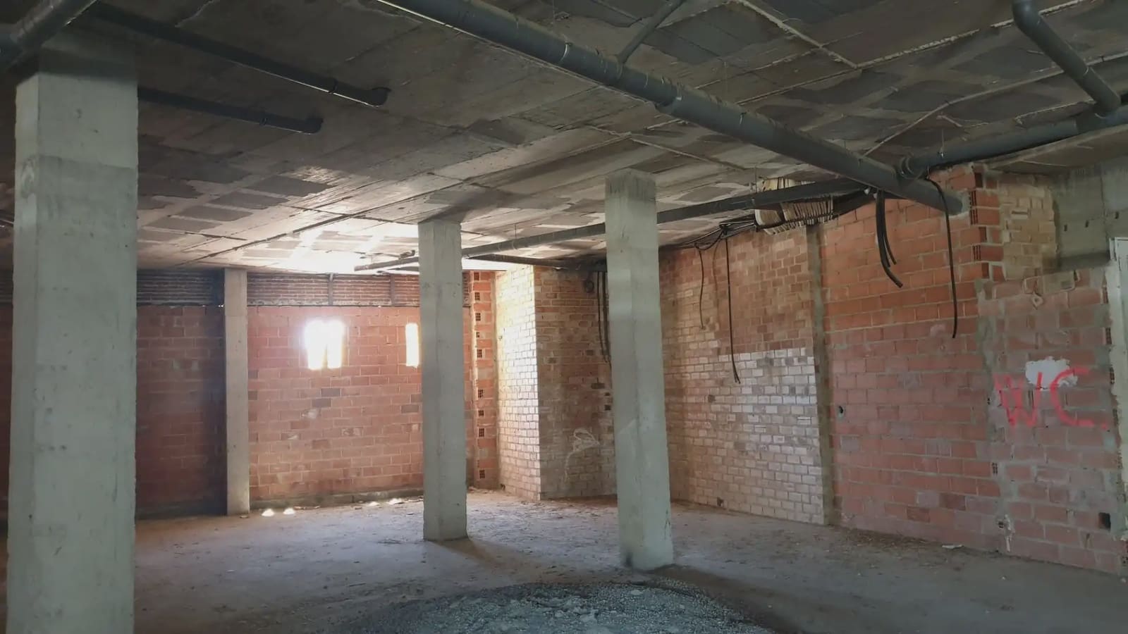 Commercial for sale in Santa Fe - € 238,500 (Ref: 9836964)