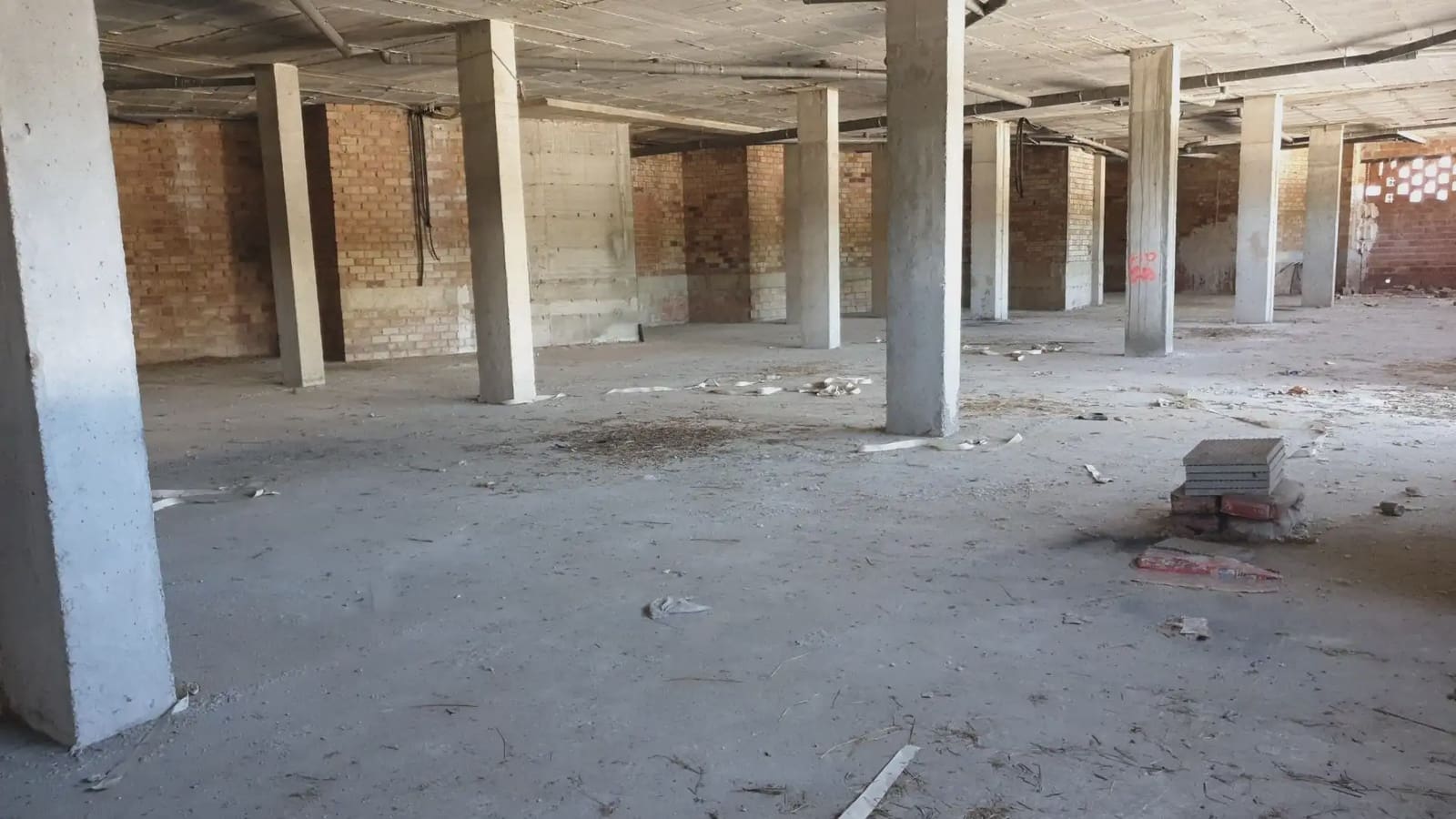Commercial for sale in Santa Fe - € 238,500 (Ref: 9836964)