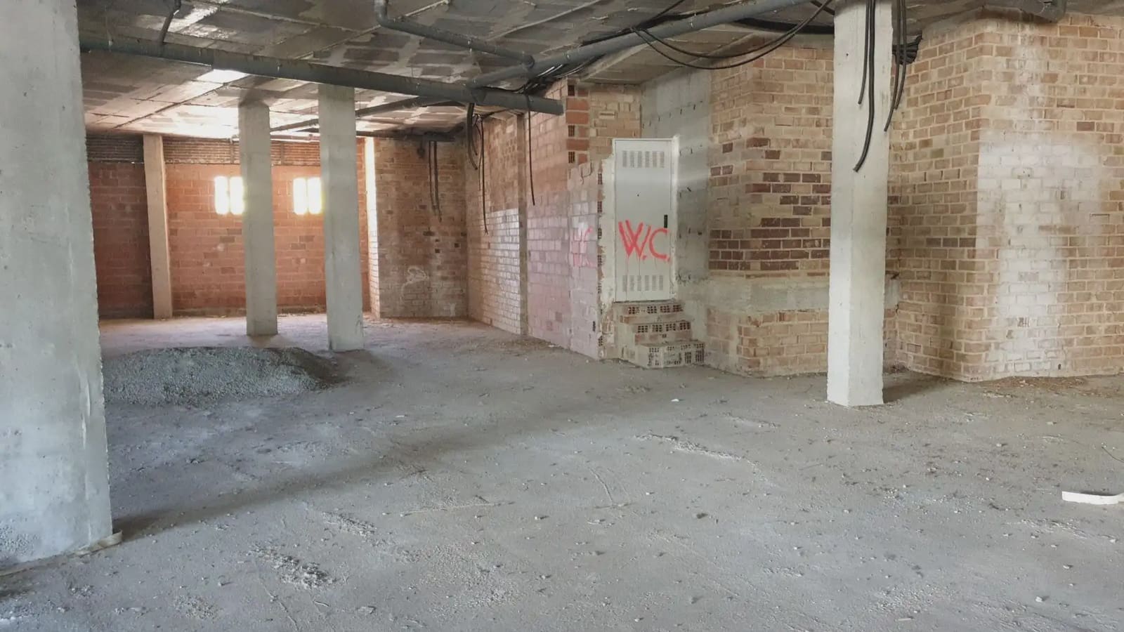 Commercial for sale in Santa Fe - € 238,500 (Ref: 9836964)