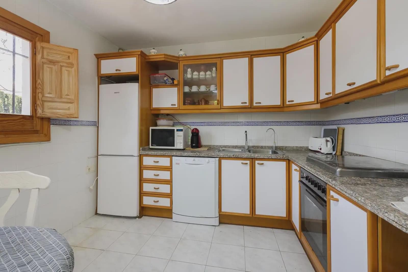 Villa/Maison à vendre à Otura avec piscine garage - 325 000 € (Ref: 9836965)