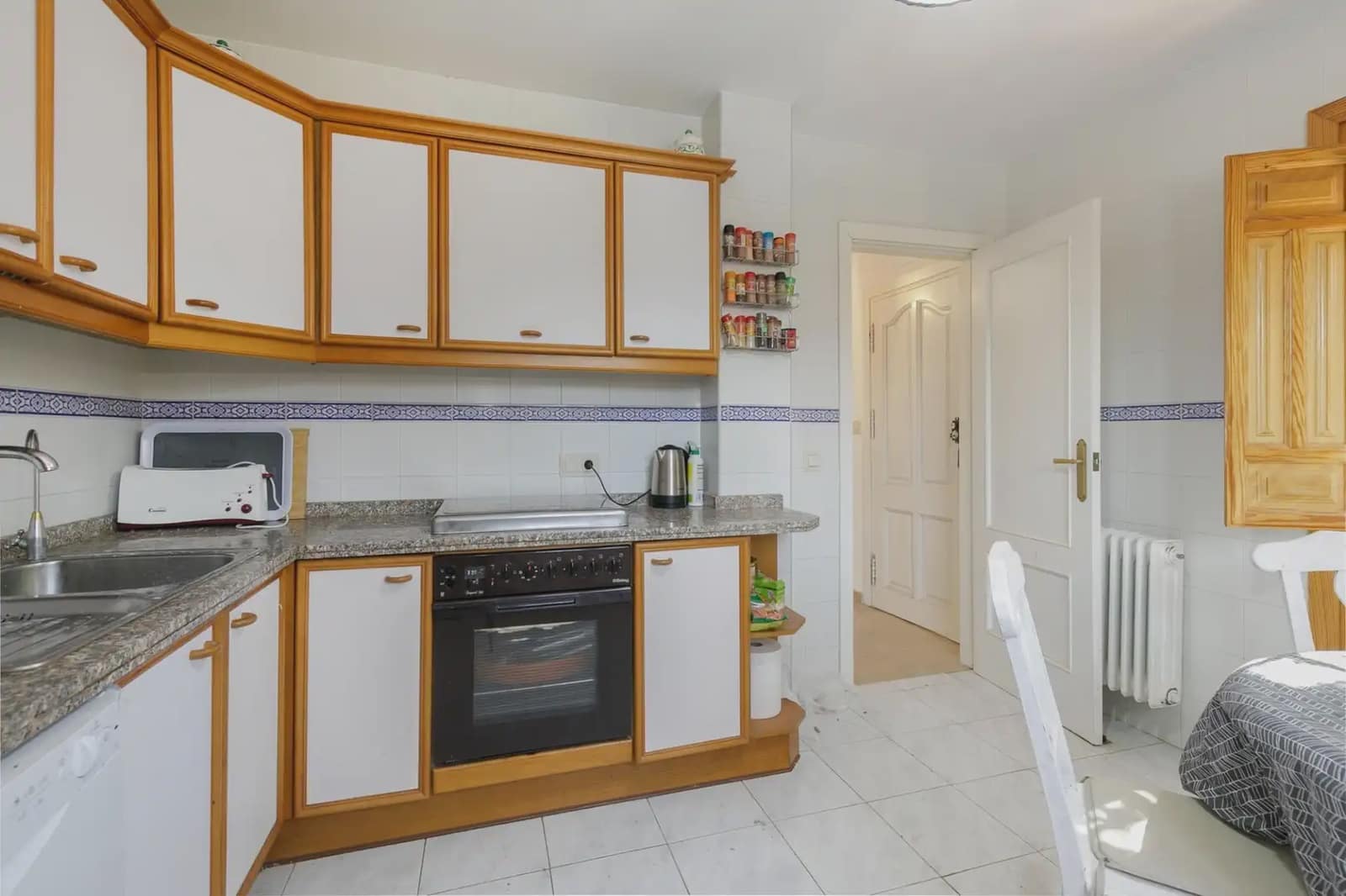 Villa/Maison à vendre à Otura avec piscine garage - 325 000 € (Ref: 9836965)