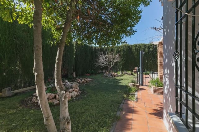 4 chambre Villa/Maison à vendre à Otura avec piscine garage - 325 000 € (Ref: 9836965)