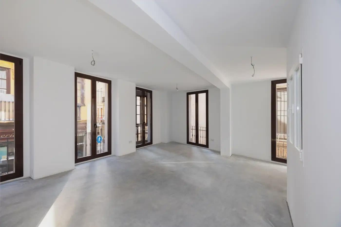 Erhverv til salg i Granada by - € 1.200.000 (Ref: 9836966)