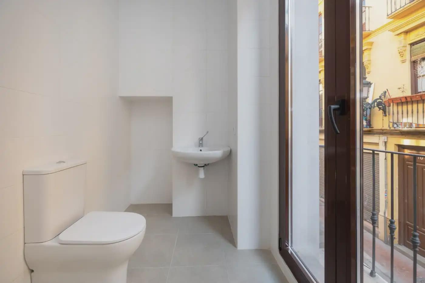 Erhverv til salg i Granada by - € 1.200.000 (Ref: 9836966)