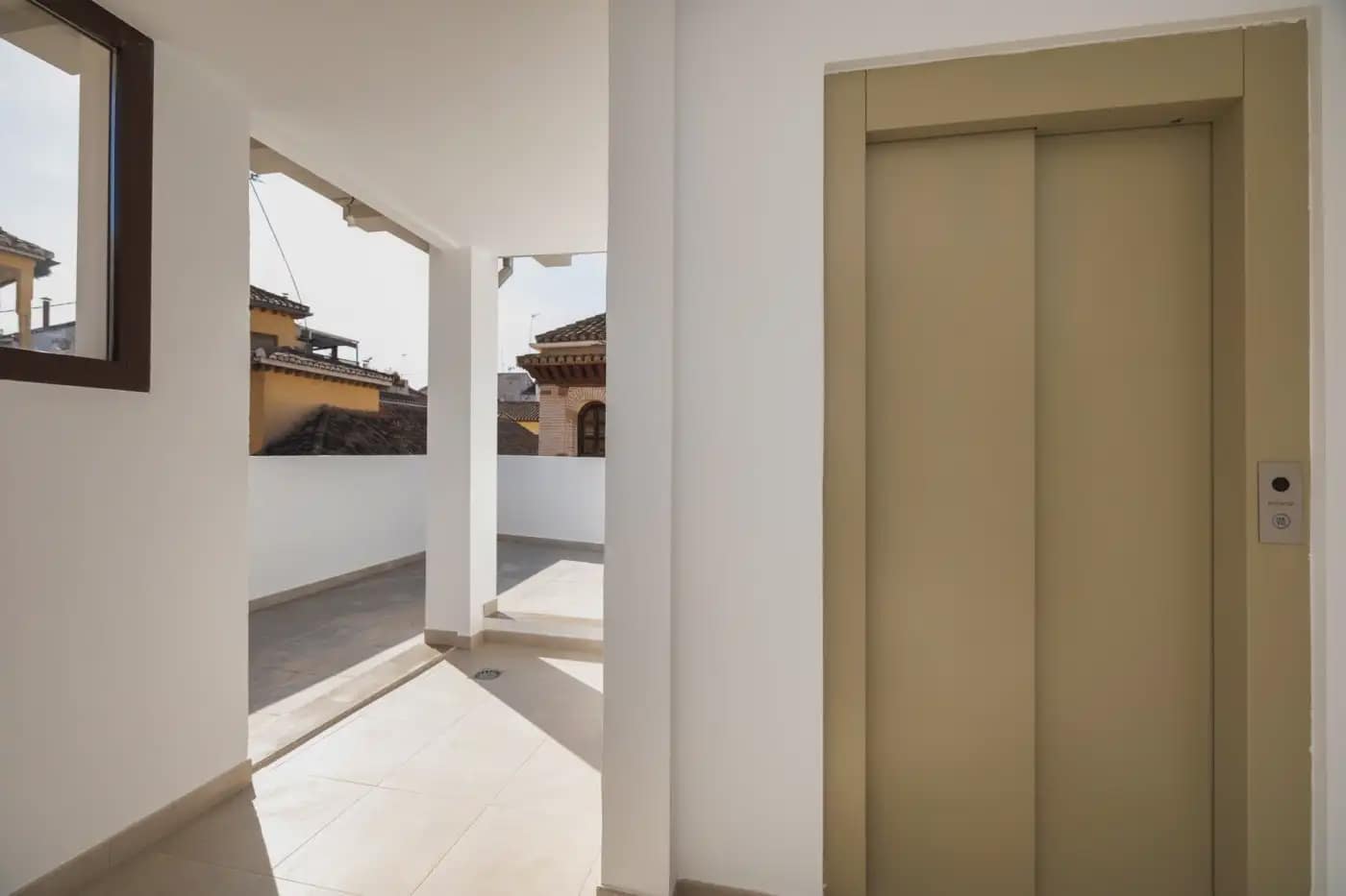 Erhverv til salg i Granada by - € 1.200.000 (Ref: 9836966)