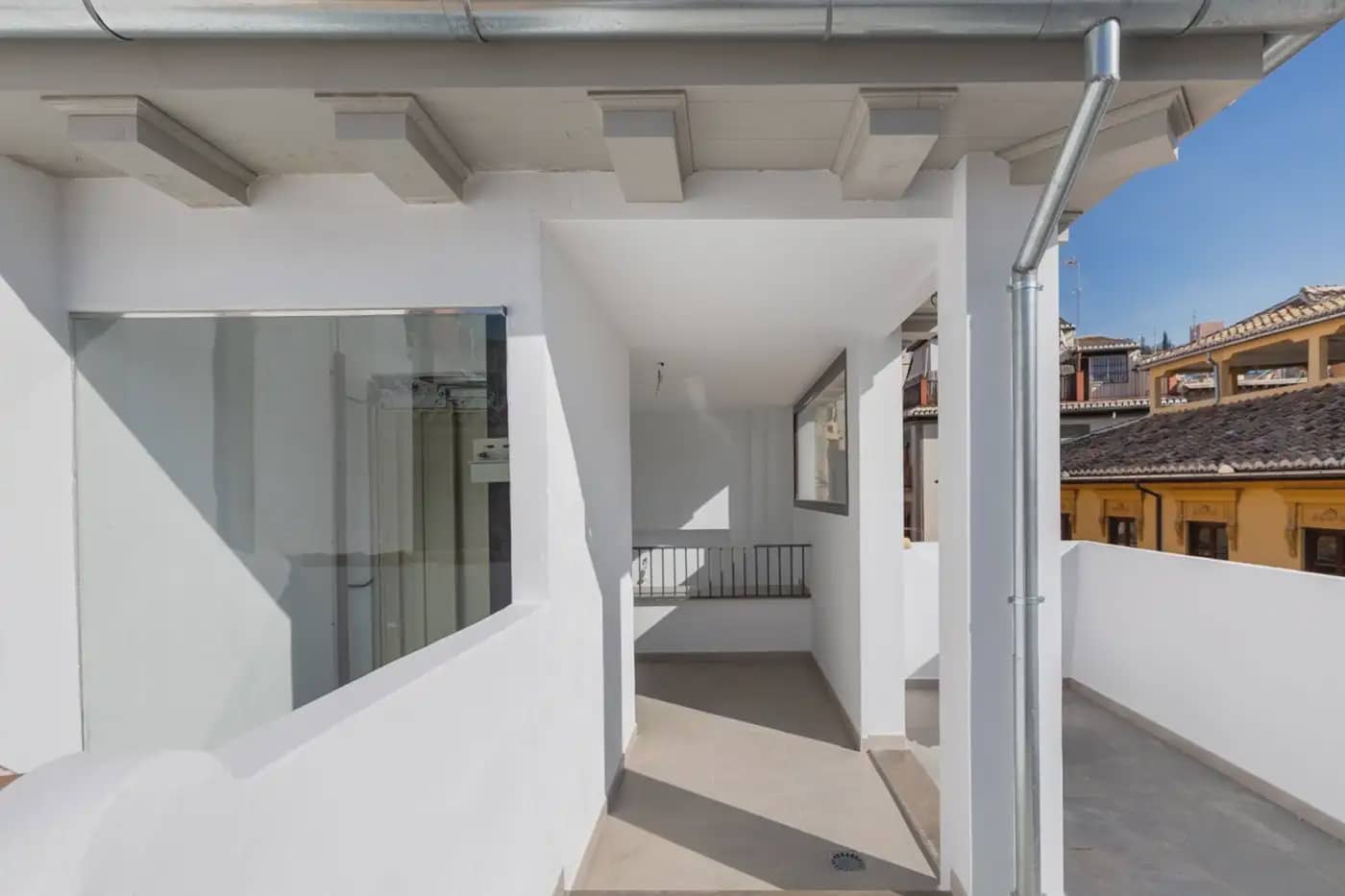 Erhverv til salg i Granada by - € 1.200.000 (Ref: 9836966)