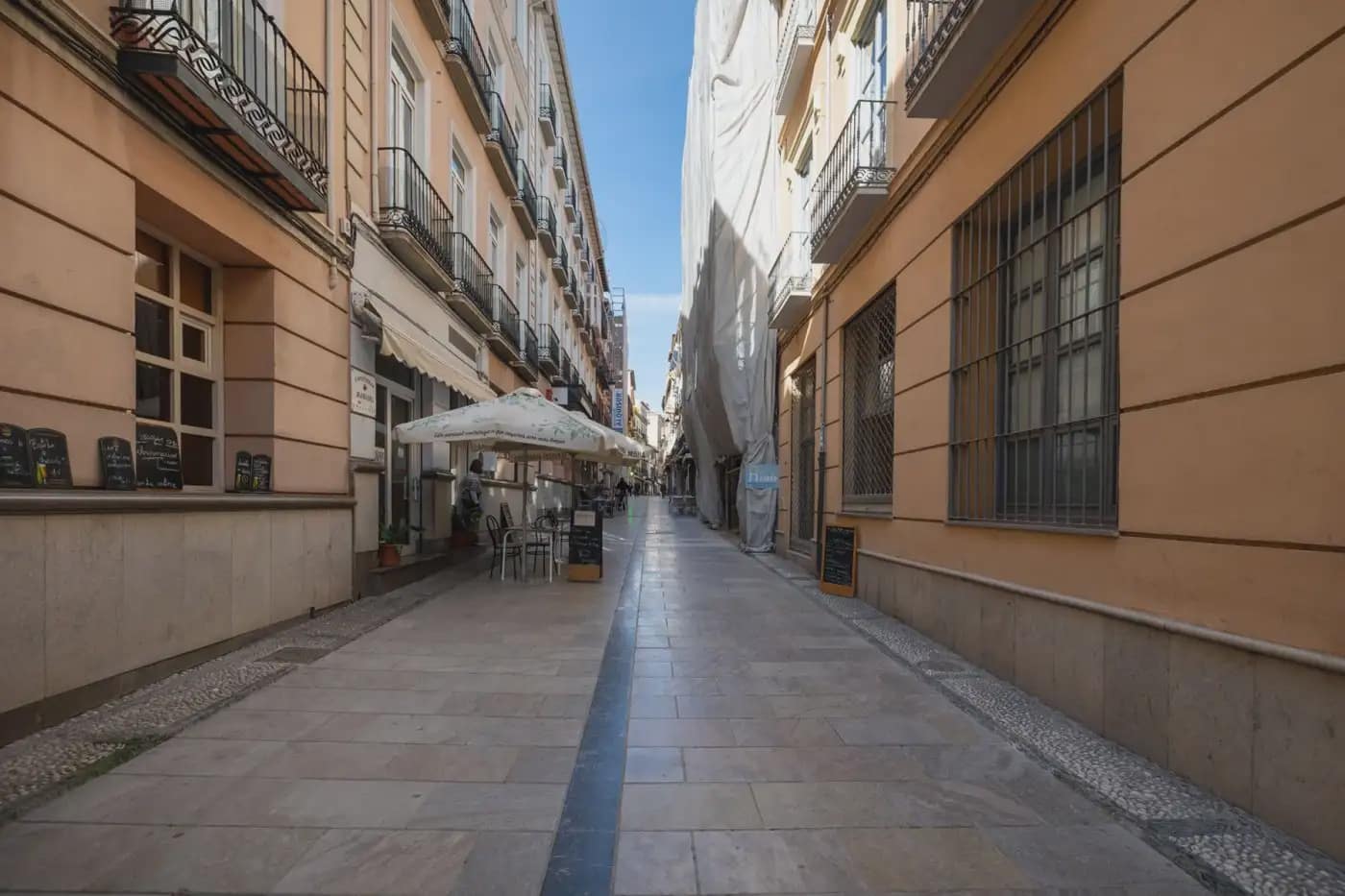 Erhverv til salg i Granada by - € 1.200.000 (Ref: 9836966)