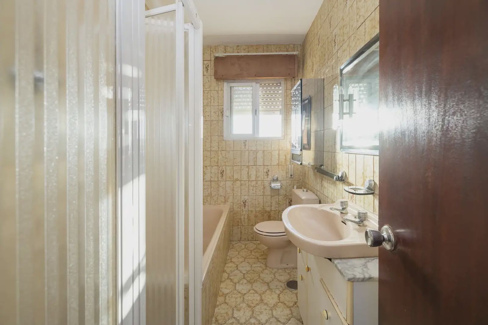 Local Comercial en Granada ciudad en venta - 640.000 € (Ref: 9836969)