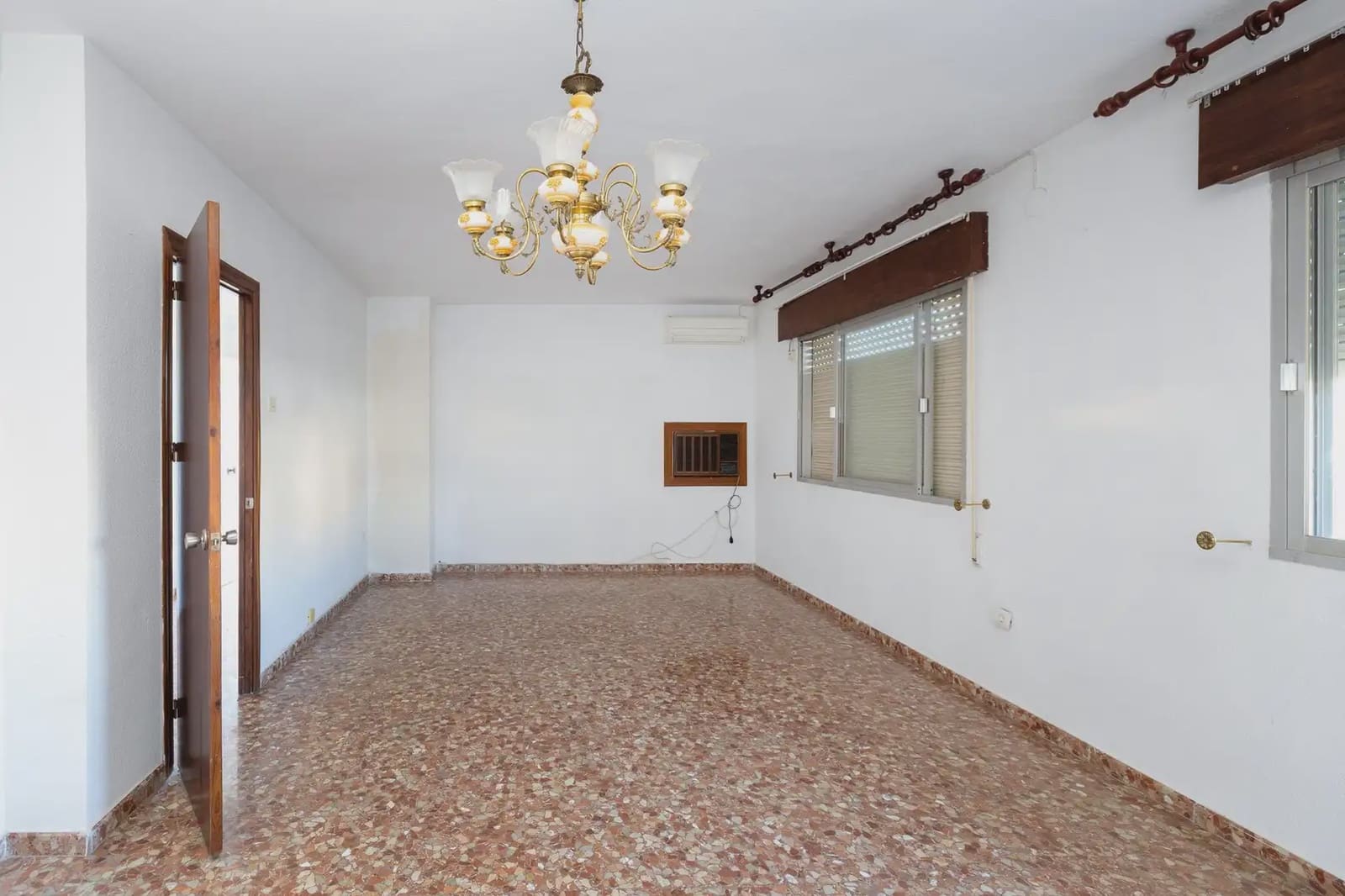 Local Comercial en Granada ciudad en venta - 640.000 € (Ref: 9836969)