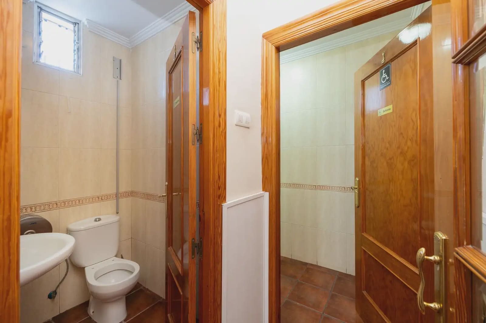 Local Comercial en Granada ciudad en venta - 640.000 € (Ref: 9836969)