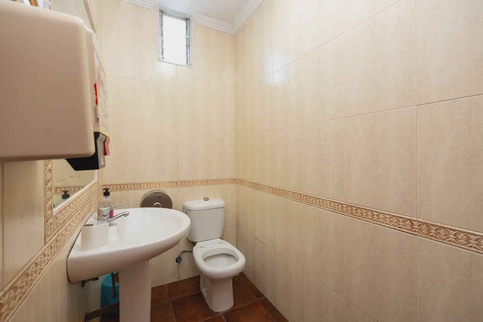 Local Comercial en Granada ciudad en venta - 640.000 € (Ref: 9836969)