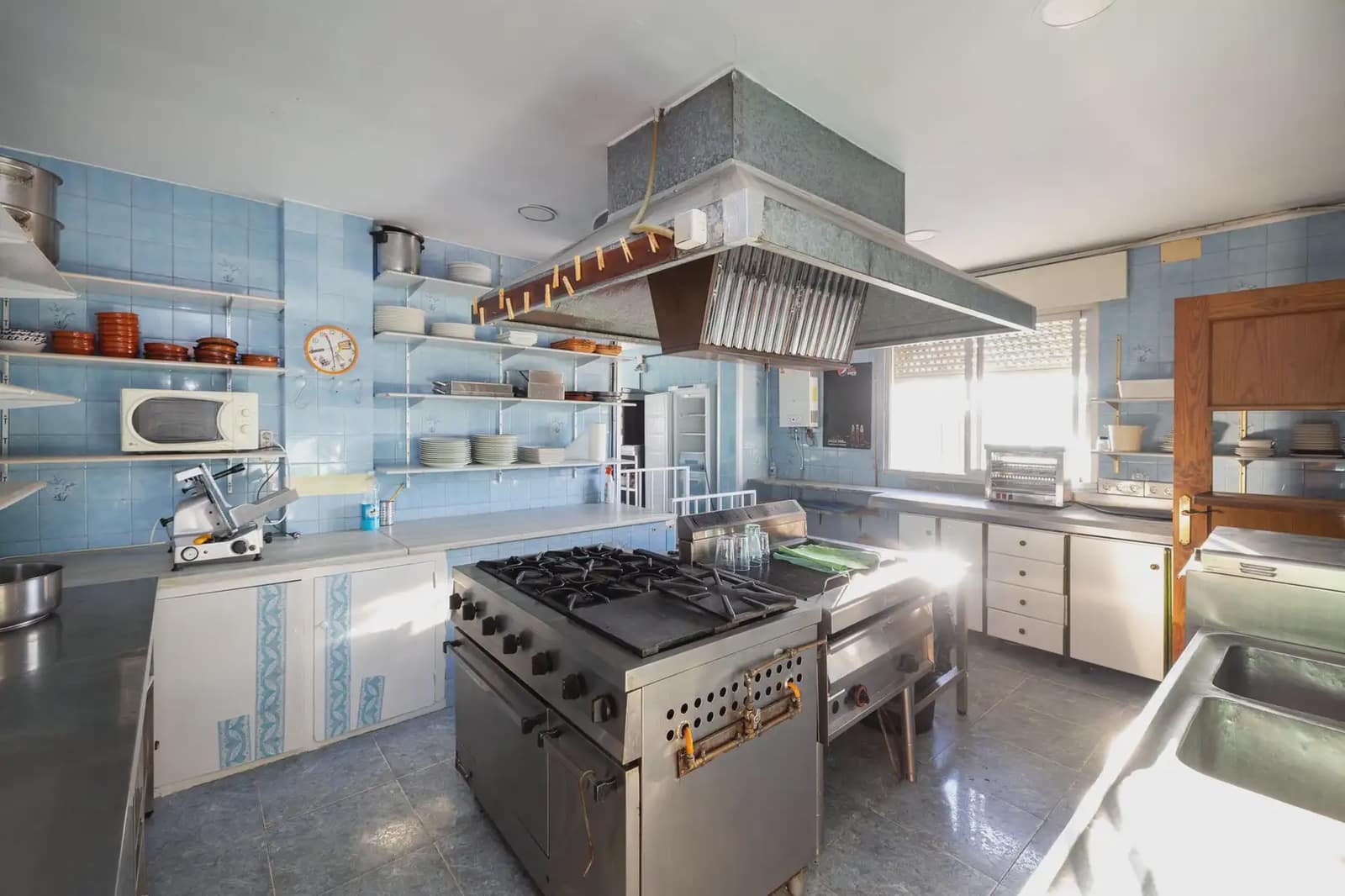 Local Comercial en Granada ciudad en venta - 640.000 € (Ref: 9836969)