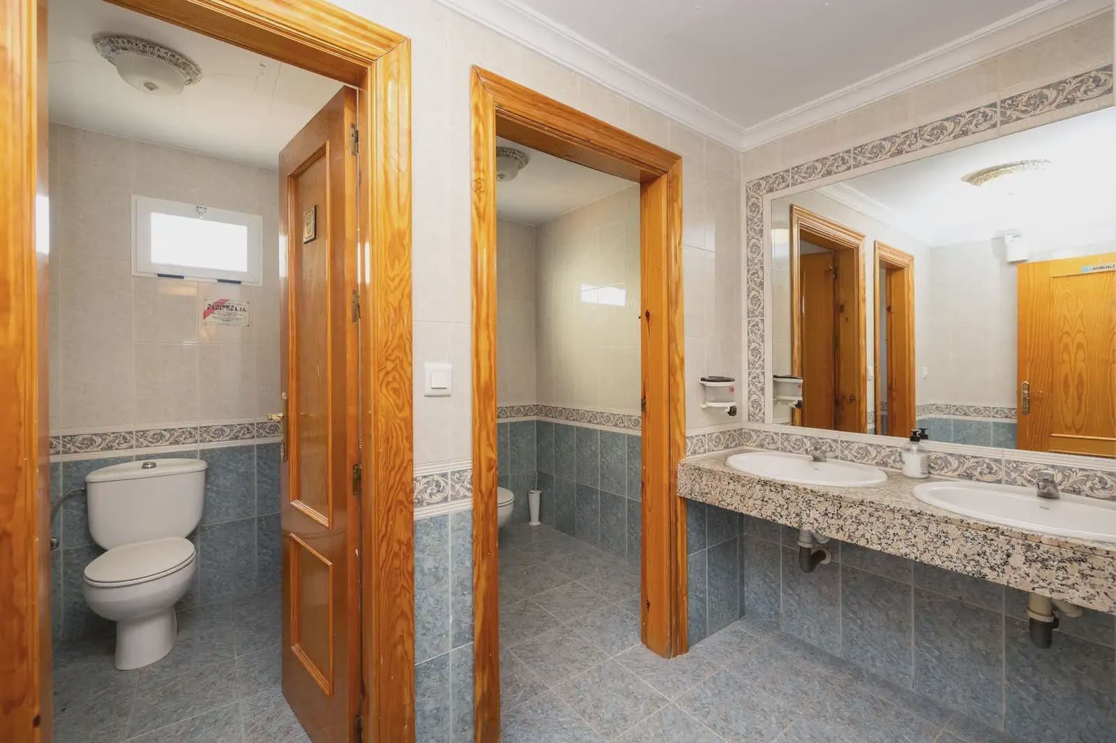 Local Comercial en Granada ciudad en venta - 640.000 € (Ref: 9836969)