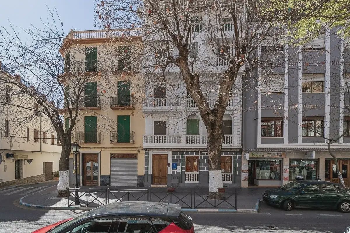 Hotel for sale in Lanjaron - € 380,000 (Ref: 9836970)