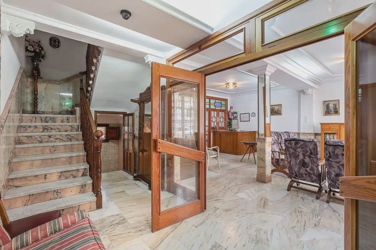Hotel for sale in Lanjaron - € 380,000 (Ref: 9836970)