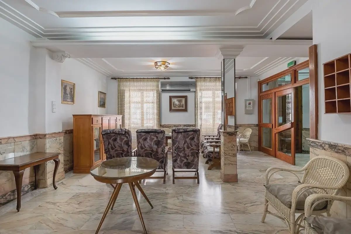 Hotel for sale in Lanjaron - € 380,000 (Ref: 9836970)