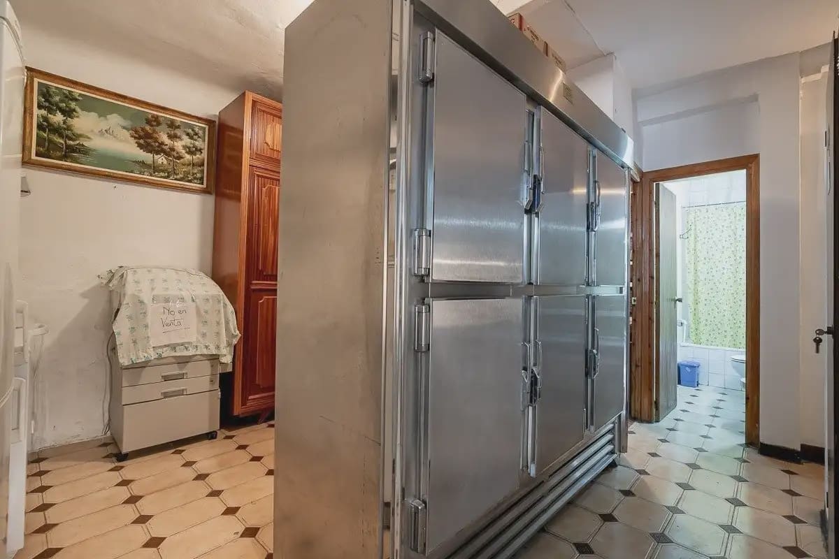 Hotel for sale in Lanjaron - € 380,000 (Ref: 9836970)